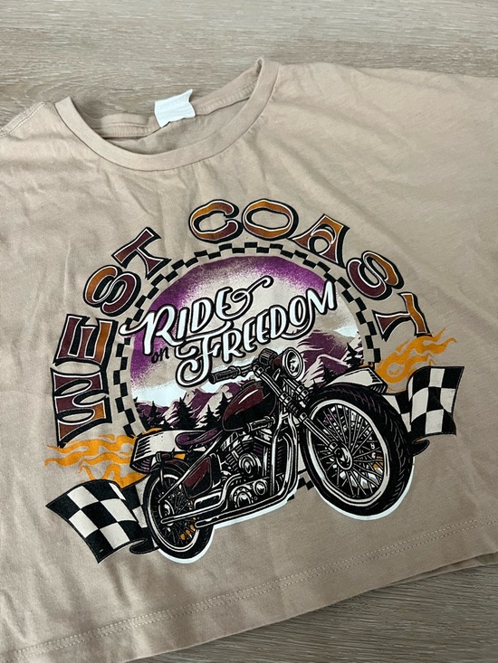 Streetwear Society Tops - ☆ 3 for $20 ☆ Ride on Freedom Graphic Cropped Tee
